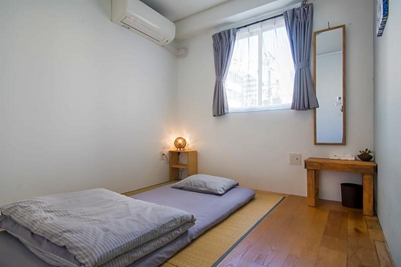 Beehive Hostel Осака Экстерьер фото