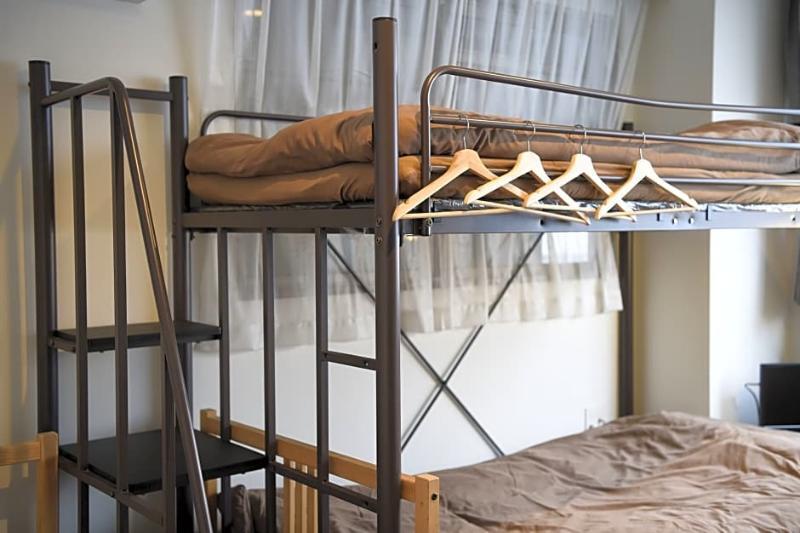 Beehive Hostel Осака Экстерьер фото